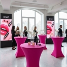 fuchsia cocktail table cover for the beauty industry | PRACOWNIA HORECA